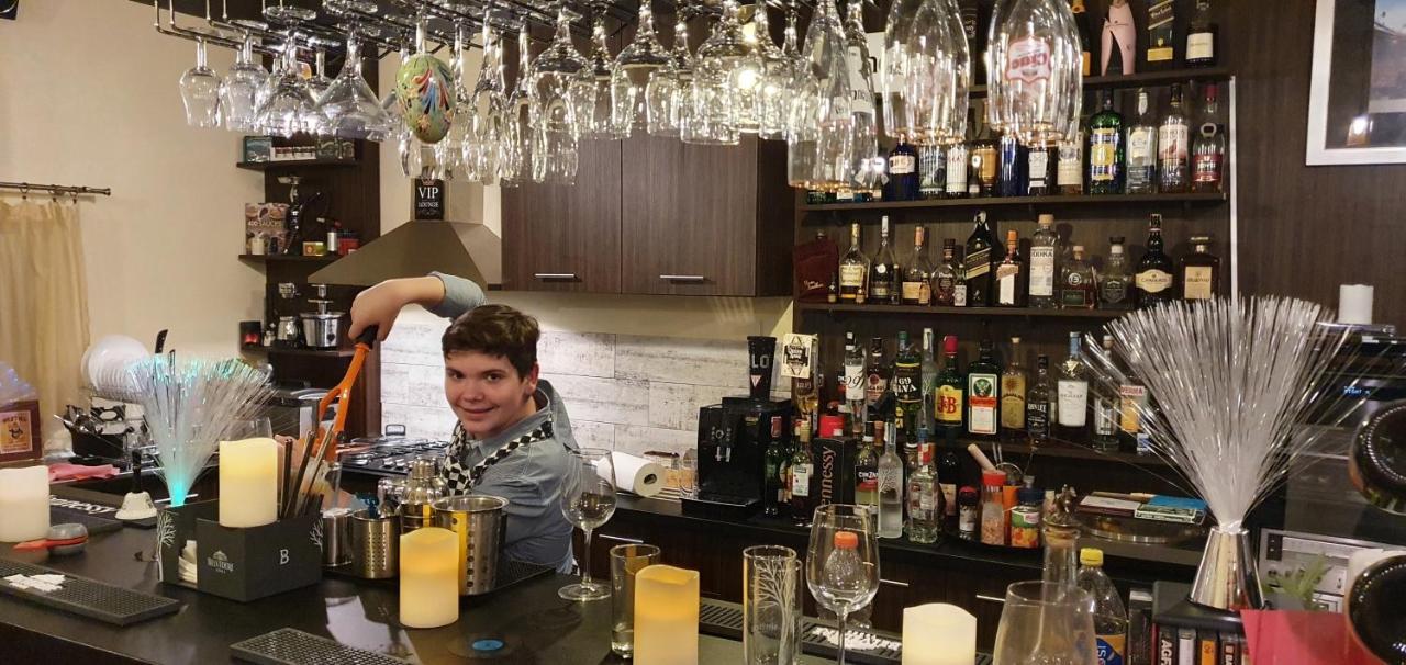 Izvorani Forest Inn מראה חיצוני תמונה