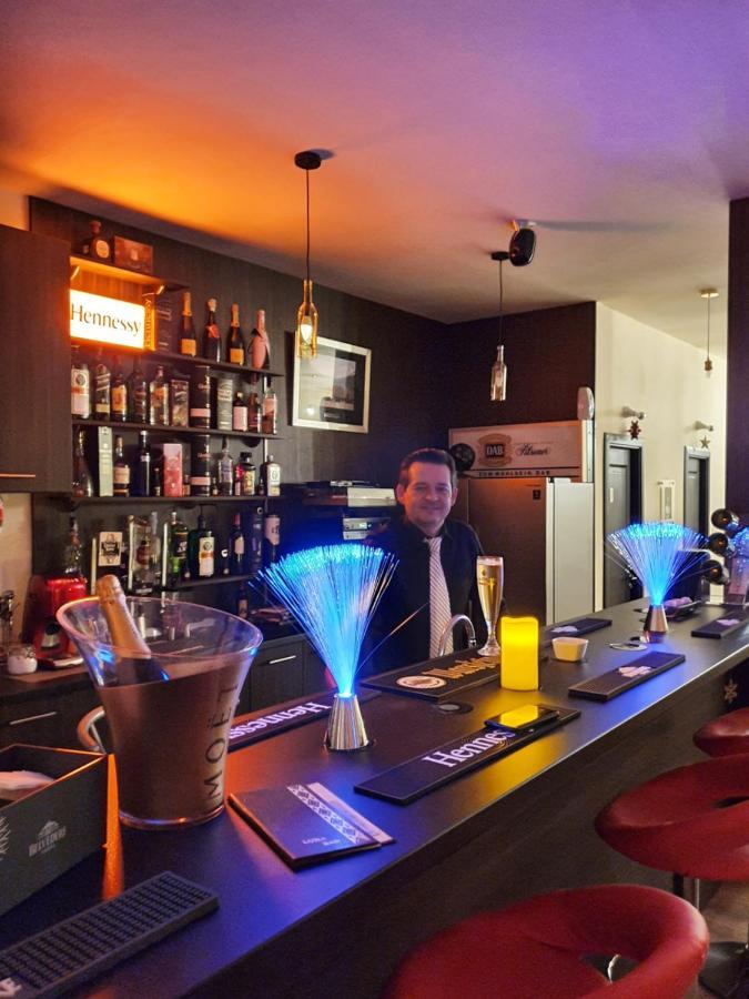 Izvorani Forest Inn מראה חיצוני תמונה