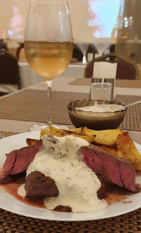 Izvorani Forest Inn מראה חיצוני תמונה