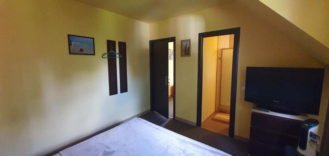 Izvorani Forest Inn מראה חיצוני תמונה