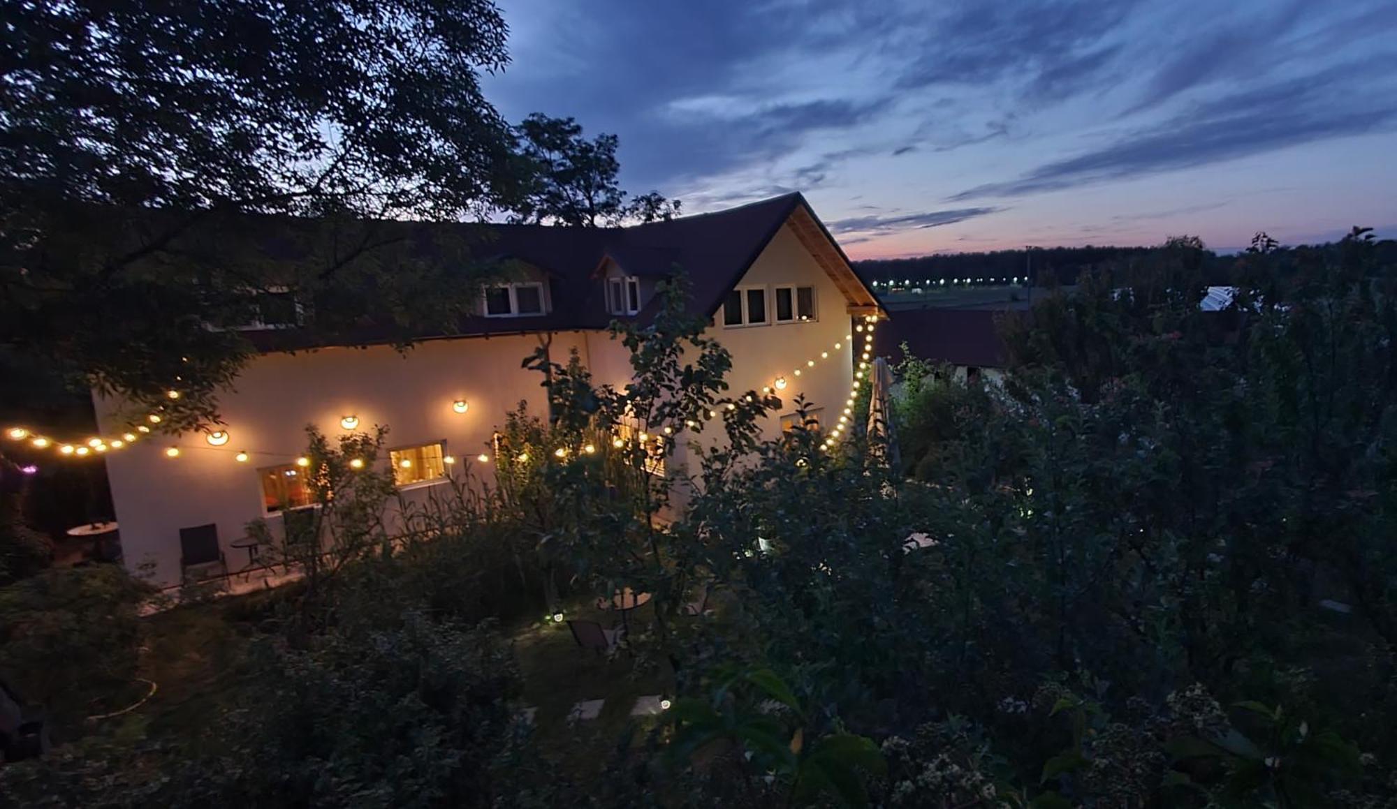 Izvorani Forest Inn מראה חיצוני תמונה