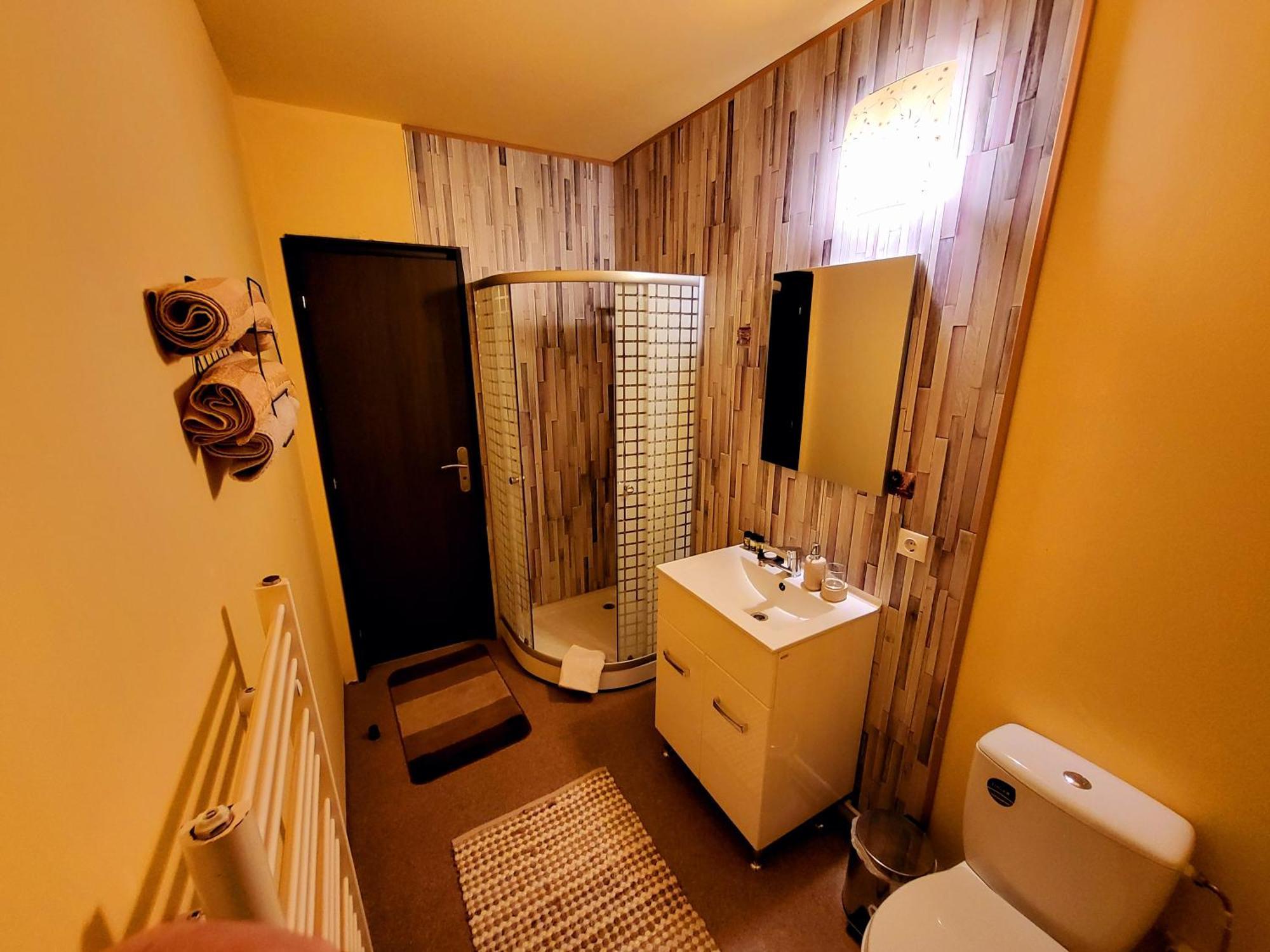 Izvorani Forest Inn מראה חיצוני תמונה
