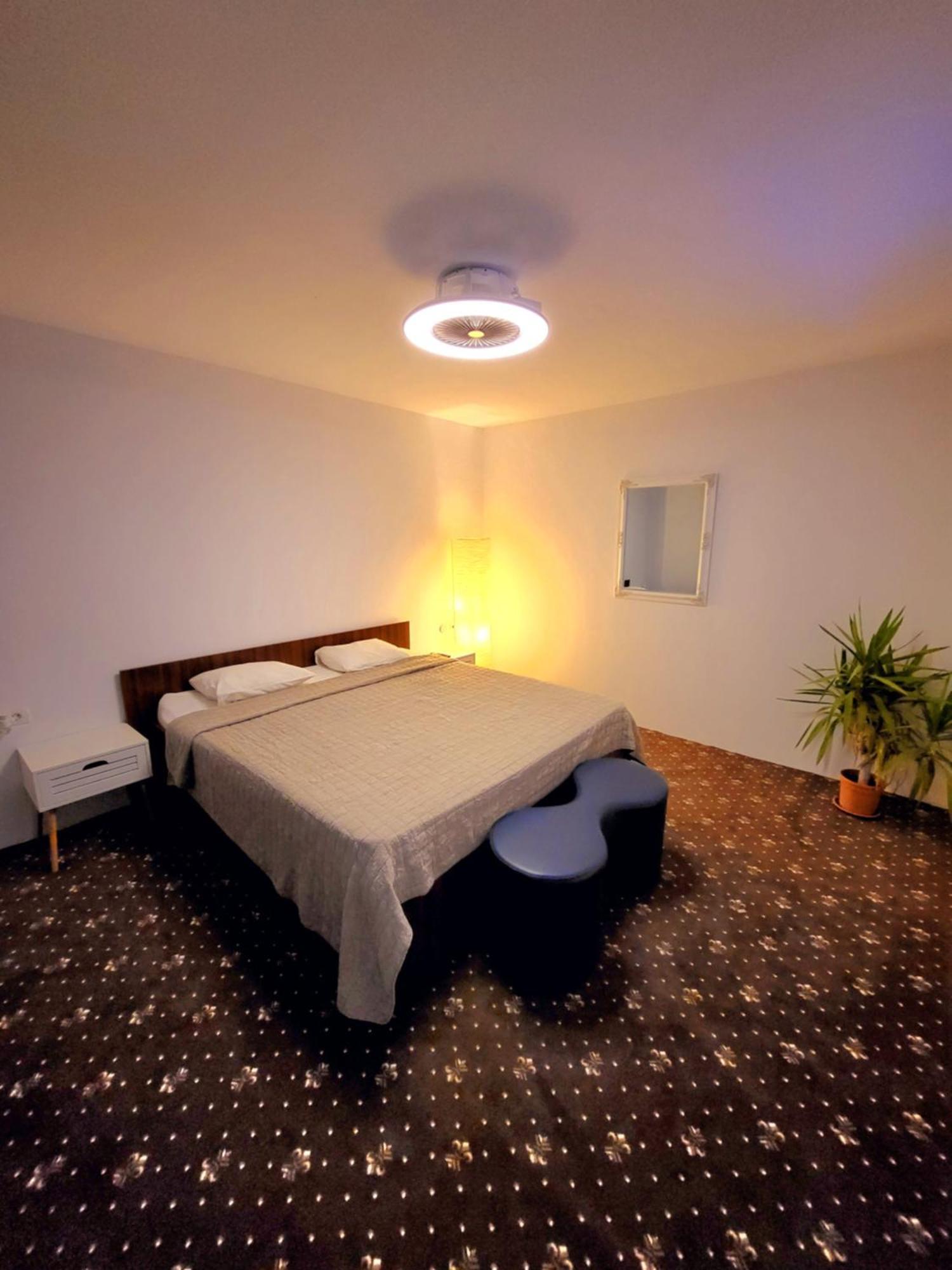 Izvorani Forest Inn מראה חיצוני תמונה